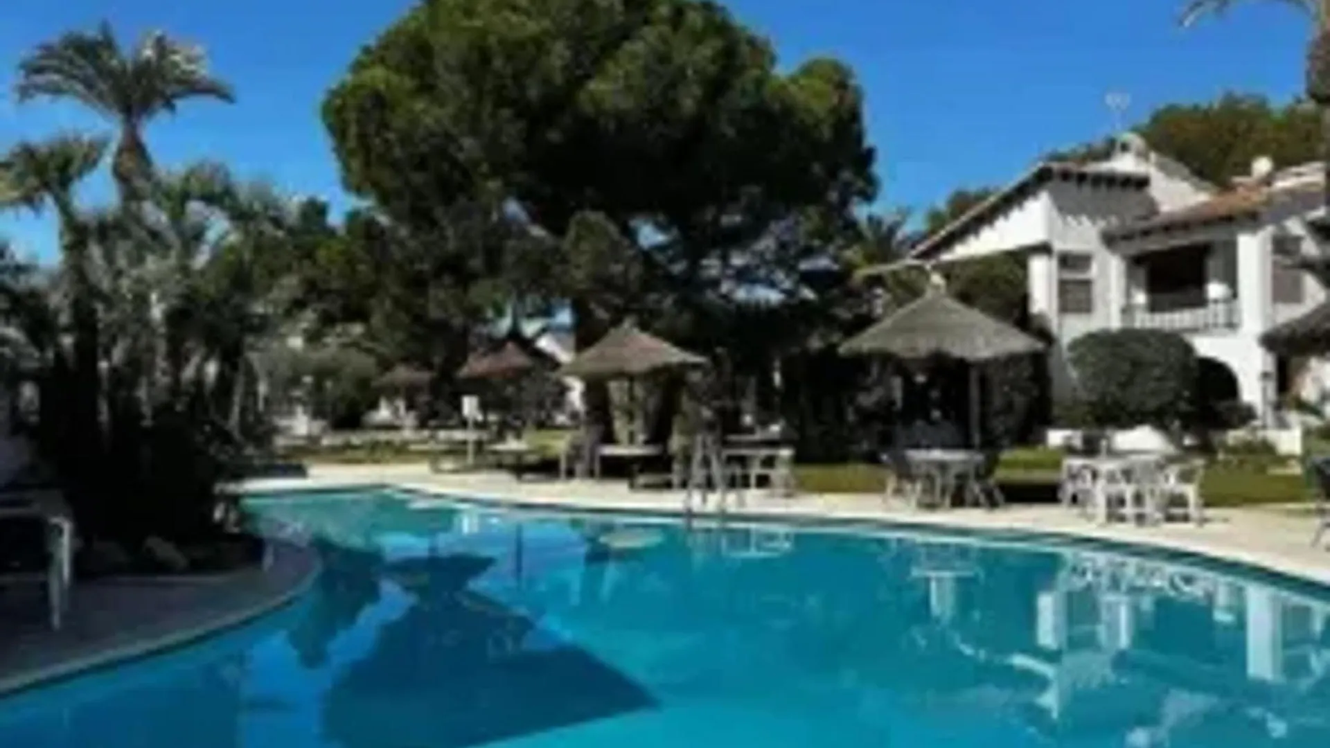 Nyaraló Spacious House In Calafell With Shared Pool